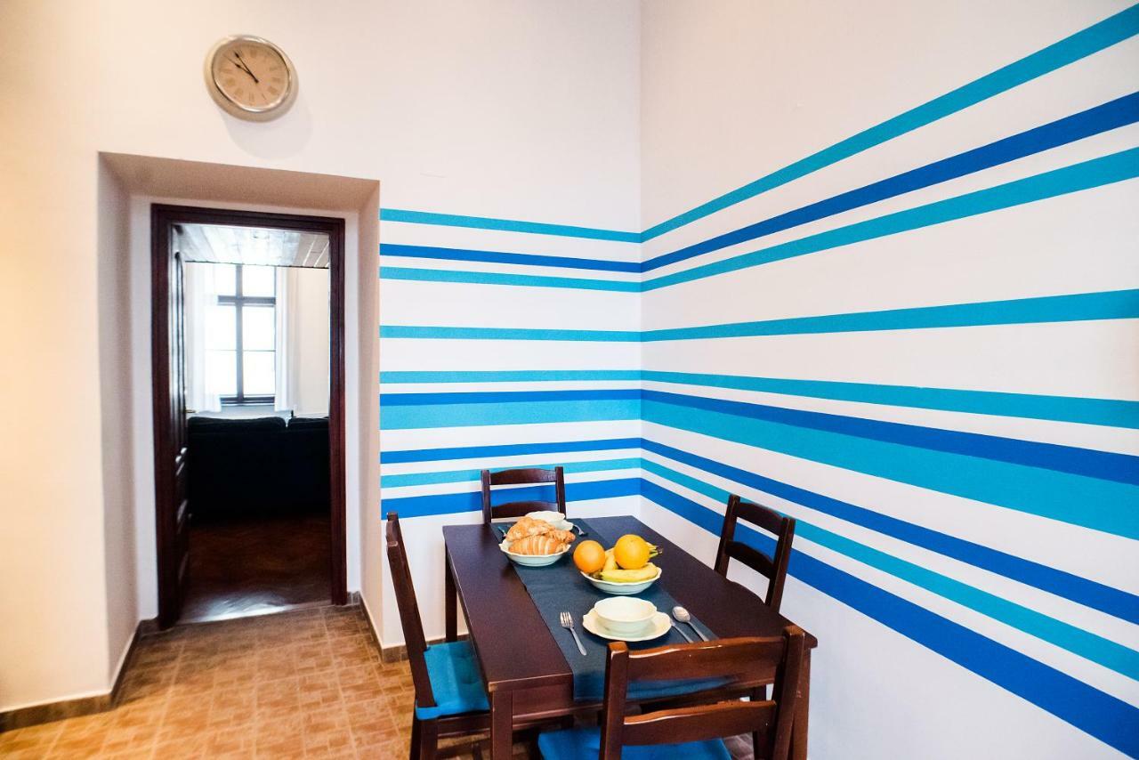 Indigo Apartment With Free Parking — Fotók 3